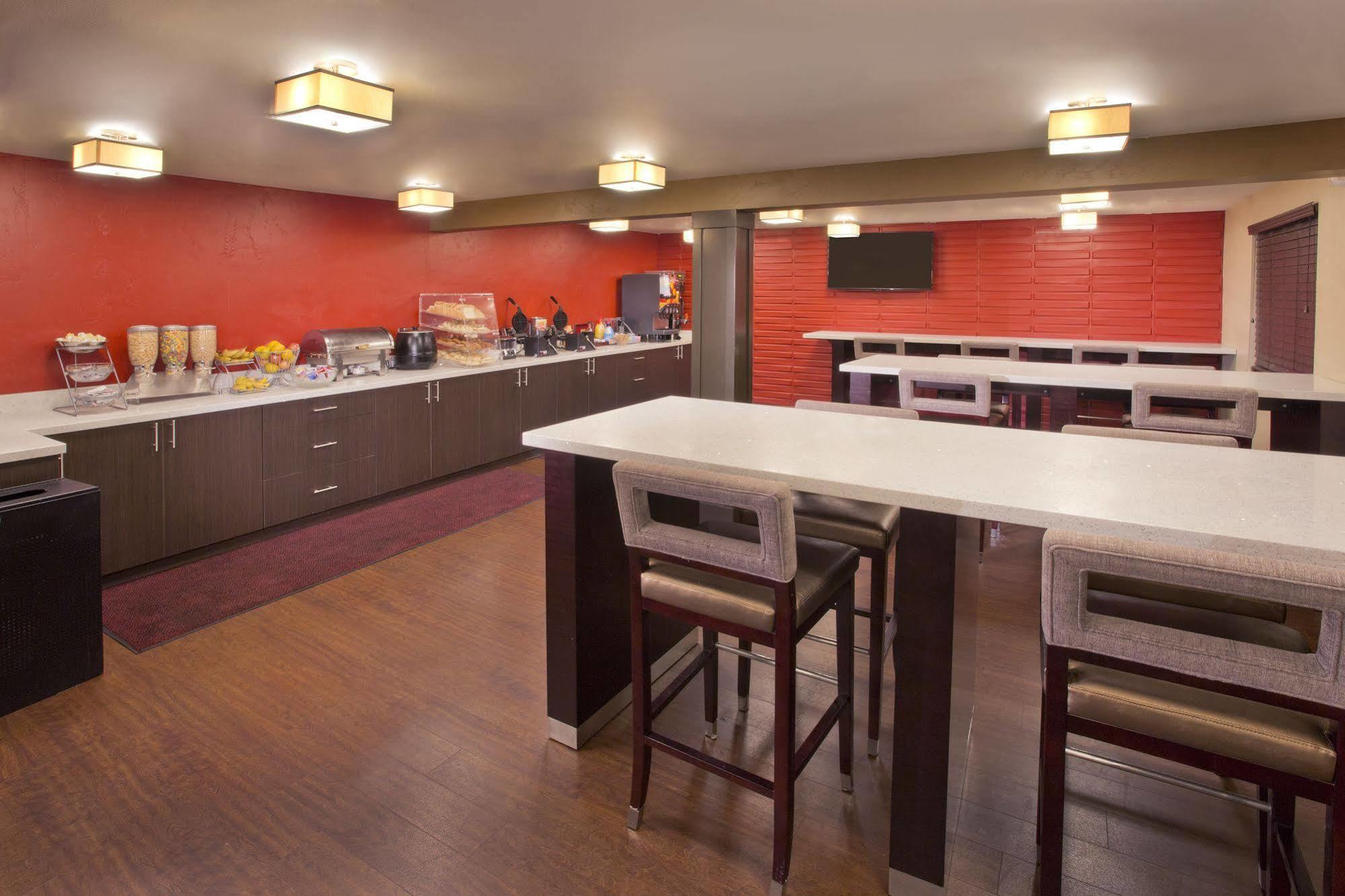 Red Lion Inn And Suites Federal Way Esterno foto