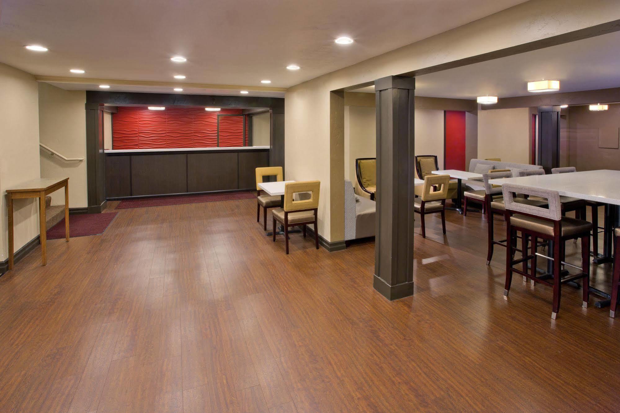 Red Lion Inn And Suites Federal Way Esterno foto