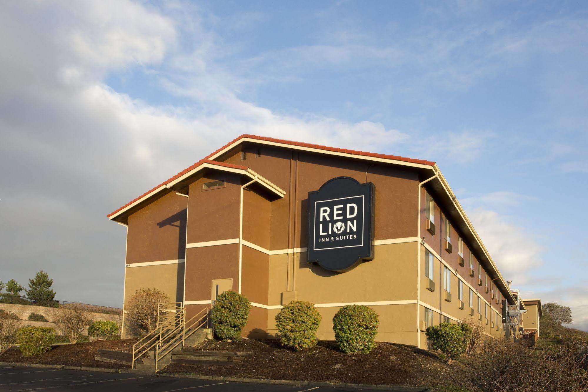Red Lion Inn And Suites Federal Way Esterno foto