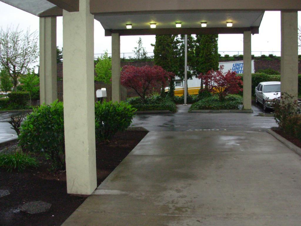 Red Lion Inn And Suites Federal Way Esterno foto