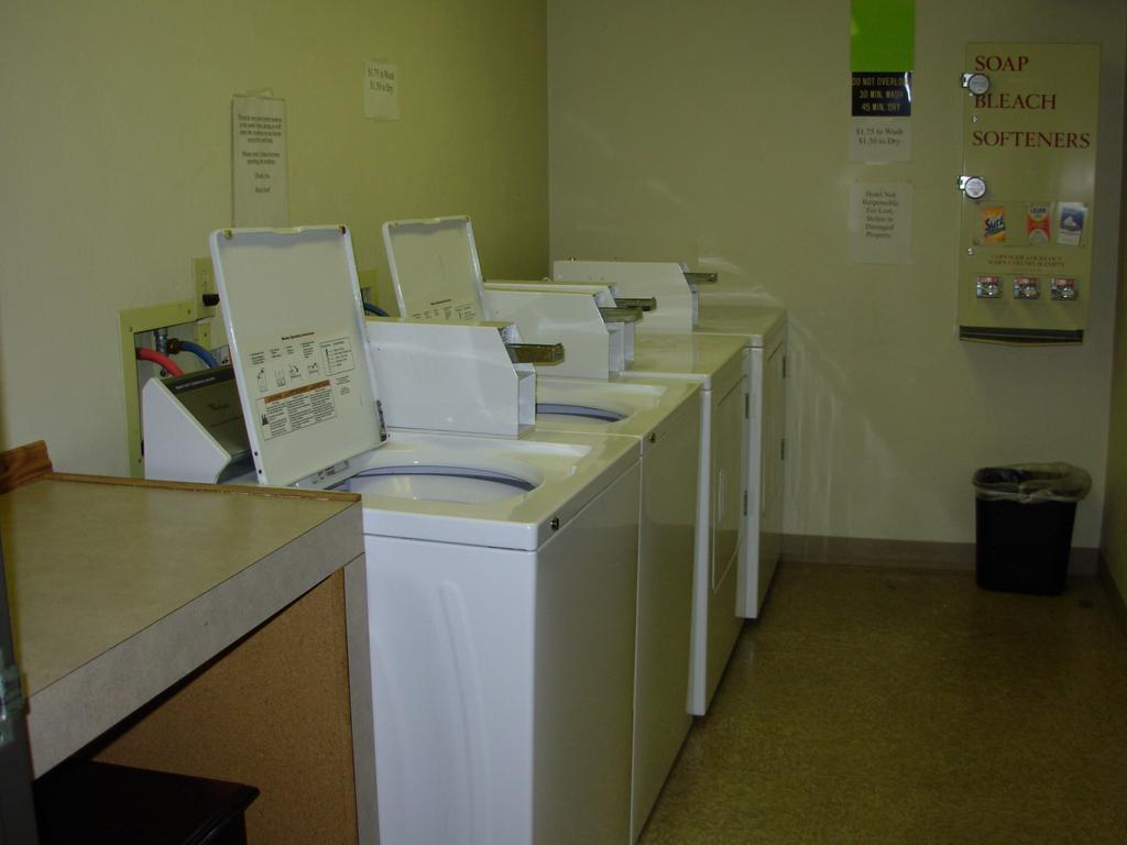 Red Lion Inn And Suites Federal Way Esterno foto