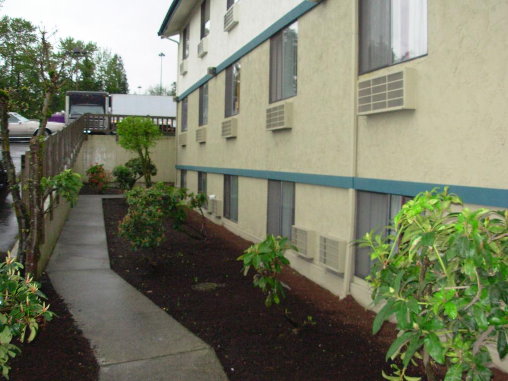 Red Lion Inn And Suites Federal Way Esterno foto
