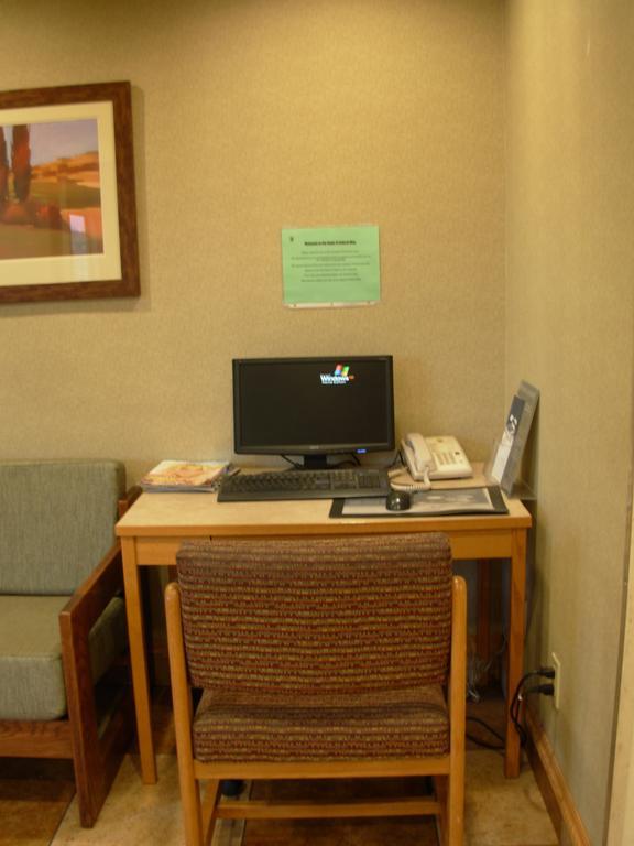 Red Lion Inn And Suites Federal Way Esterno foto