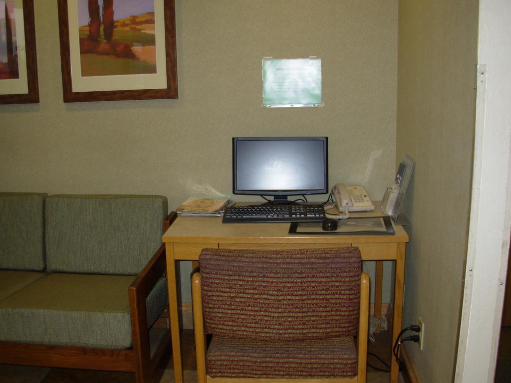 Red Lion Inn And Suites Federal Way Esterno foto